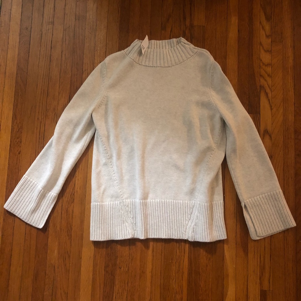 Gap sweater NWT